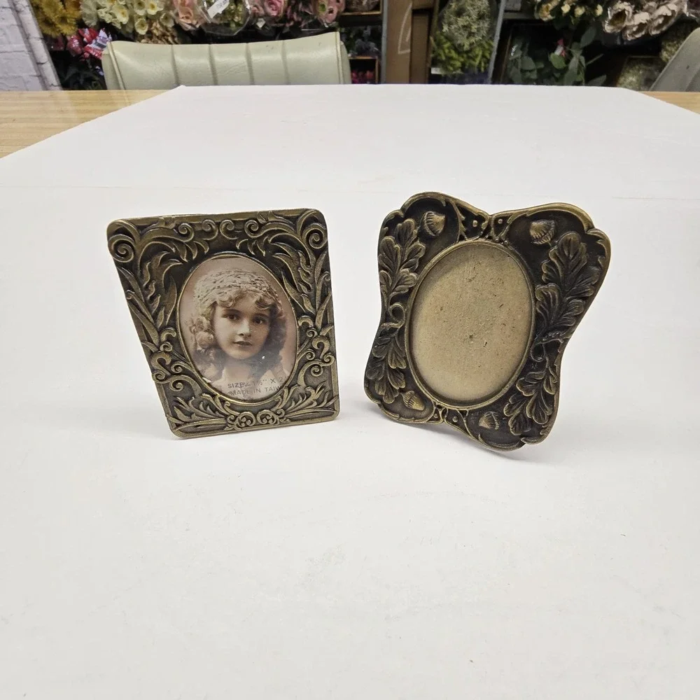 Vintage‎ Set of 2 Metal Picture Frames Miniature Easel Brass Finish Velvet Back